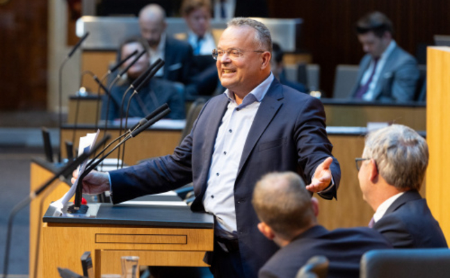 FPÖ-Tourismussprecher Gerald Hauser im Parlament.