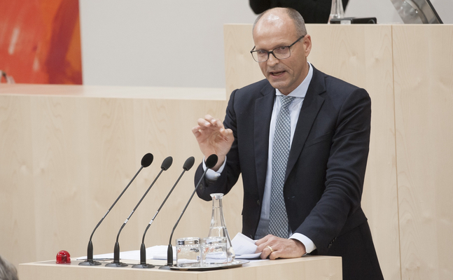Justizministerin Zadic „glänzt“ mit zu hinterfragender Anfragebeantwortung - FPÖ-Justizsprecher Stefan: "Zadic macht Ex-Infrastrukturminister Hofer zu Verdächtigem - WKStA widerspricht."