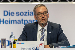 FPÖ-Bundesparteiobmann Kickl: "Rot-weiß-rot verliert im Korruptionswahrnehmungs-Index von Transparency International zwei Punkte gegenüber 2020."