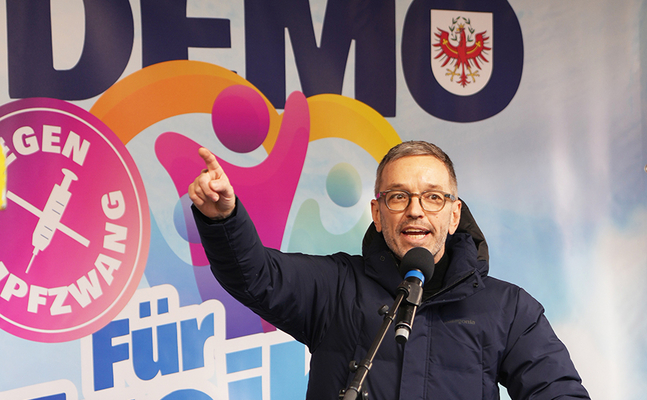 FPÖ-Bundesparteiobmann Kickl ist regelmäßiger Stargast bei den Corona-Demos.