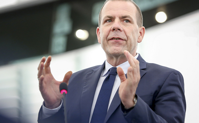 Der FPÖ-Delegationsleiter im EU-Parlament, Harald Vilimsky, kritisiert im NFZ-Interview die jüngsten Entscheidungen des EU-Gerichtshofs gegen Österreich.