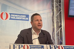 FPÖ-Generalsekretär Michael Schnedlitz bei seiner Pressekonferenz in Wien.