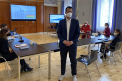 Sture Impfzwang-Politik des Gesundheitsministers gefährdet Covid-Patienten.