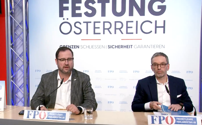 FPÖ-Generalsekretär Christian Hafenecker (l.) und Bundesparteiobmann Herbert Kickl bei ihrer Pressekonferenz zur Selenskyj-Rede im Parlament.