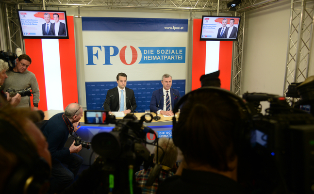 Strache wurde einstimmig vom Wiener Landesparteivorstand ausgeschlossen - FPÖ-Parteichef Hofer und FP-Wien-Chef Dominik Nepp wollen FPÖ wieder zu einer stabilen, rechtskonservativen Partei mit 25 Prozent Wähleranteil machen.