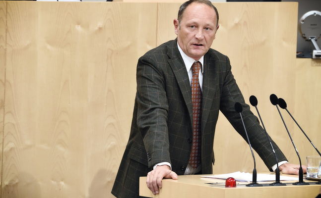 Regierung verspricht Wohlstand für alle, sperrt aber Schulen und Wirtschaft zu - FPÖ-Abgeordneter Kassegger im Nationalrat: "Die Österreicher brauchen keinen 34-Jährigen im Kanzleramt, der für sie denkt und sagt, was sie zu tun haben."