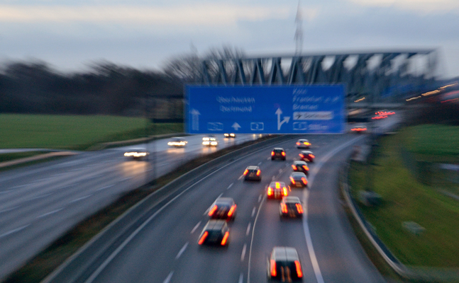 FPÖ-Verkehrssprecher Christian Hafenecker begrüßt die Einführung von Tempo 140 auf gewissen Teststrecken in Österreich, weil dies dem technologischen Fortschritt am Kfz-Sektor und dem Ausbau der Autobahnen entspricht.