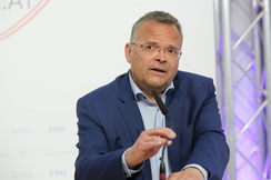 FPÖ-Parlamentarier Hauser: " Impfzwang und "Lockdowns für Ungeimpfte" sind eine Schande!"