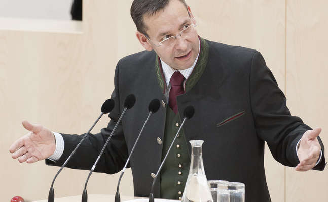 FPÖ-Bildungssprecher Hermann Brückl im Nationalrat.
