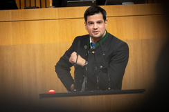 FPÖ-Mandatar Hannes Amesbauer im Parlament.